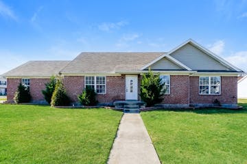 375 Clover Cove Dr Shepherdsville, KY 40165